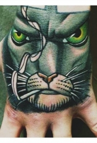 手背绿眼睛猫抽烟纹身图案