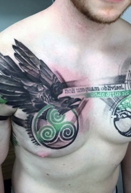 胸部彩色凯尔特符号与字母和动物纹身图案