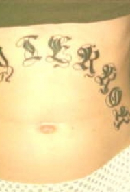 腹部黑色字母符号纹身图案