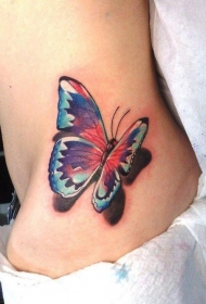 腰部可爱的立体蝴蝶纹身图案