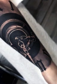 手臂惊人的逼真黑色机械时钟纹身图案