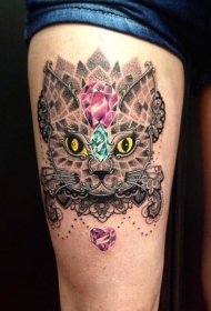 大腿神奇的彩绘猫与钻石纹身图案