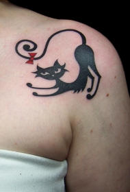 肩部卡通猫和蝴蝶结纹身图案