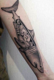 小臂点刺风格黑色大鲨鱼和内脏纹身图案