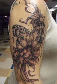 大臂花朵与老虎幻化的蝴蝶纹身图案