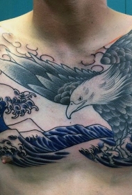 胸部黑灰鹰与海浪纹身图案