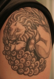 狮子和绵羊黑灰纹身图案