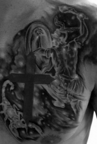 胸部逼真的蝎子与天蝎座人像纹身图案