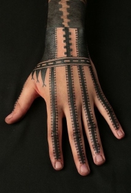 手背简约黑白个性拉链几何纹身图案