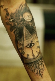 小臂黑色部落金字塔与鸟和时钟眼睛纹身图案