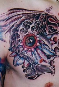 胸部鲤鱼和眼睛纹身图案