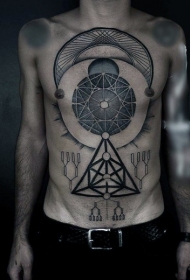 胸部和腹部黑白神秘符号纹身图案