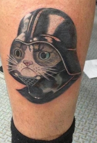 小腿有趣的暴躁猫和头盔纹身图案