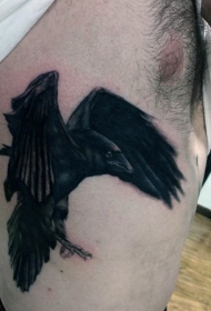 侧肋绚丽的黑色飞天乌鸦纹身图案