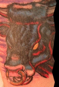 邪恶的公牛彩色纹身图案