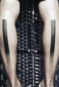 小腿简单的黑色点刺粗线条纹身图案