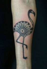 小臂黑白点刺花朵火烈鸟纹身图案