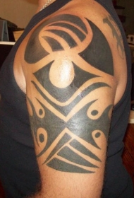 黑色部落符号大臂纹身图案