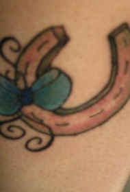 蓝色蝴蝶结和小马蹄铁纹身图案