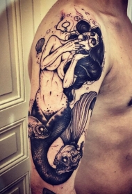 手臂黑色美人鱼和邪恶鱼纹身图案