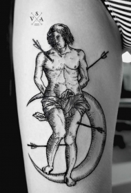 雕刻风格大腿黑色线条人与月亮和箭头纹身图案