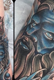 手臂卡通蓝色海神纹身图案