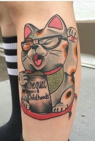 小腿可爱的卡通招财猫和眼镜纹身图案