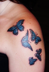白色与蓝色小蝴蝶肩部纹身图案