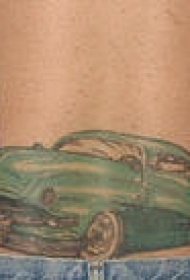 加油站的绿色车纹身图案