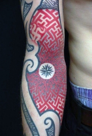 手臂原始红色几何与黑色星星纹身图案