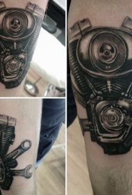 手臂黑白摩托车动机纹身图案