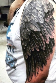 大臂非常逼真的黑色羽毛纹身图案