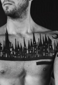 胸部黑色夜景城市景观与月亮纹身图案