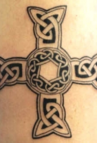 黑色的凯尔特十字架纹身图案