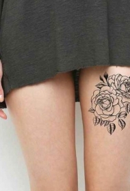优雅的黑色花蕊大腿纹身图案