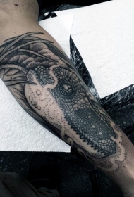 小臂雕刻风格黑白恐龙纹身图案