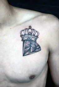 胸部钻石和皇冠纹身图案