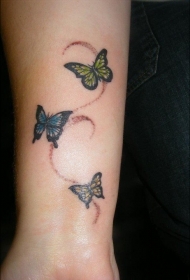 三种不同的小蝴蝶纹身图案