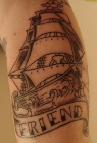 海面帆船与字母黑灰纹身图案
