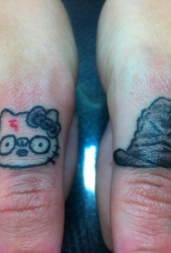 手指简单的彩色小猫和帽子纹身图案