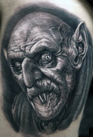恐怖电影里的吸血鬼纹身图案