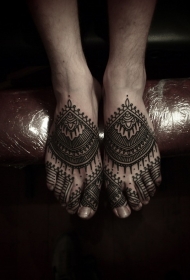 脚背华丽的黑色梵花纹身图案