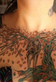 彩色创意的鹿和树胸部纹身图案