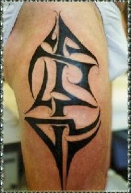 大臂黑色部落符号纹身图案