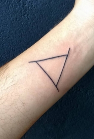 手腕黑色有趣的三角形符号纹身图案