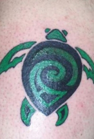 绿色和黑色的部落乌龟纹身图案