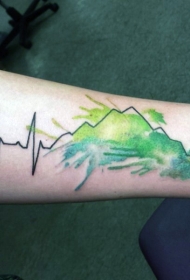 独特的黑色心电图与绿色泼墨纹身图案