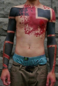 胸部红色泼墨与黑色矩形纹身图案