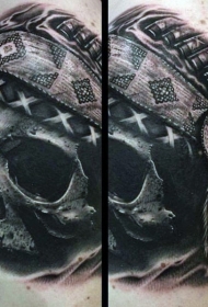 黑灰写实风格印度骷髅头盔纹身图案