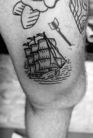 大腿简易黑色线条帆船纹身图案